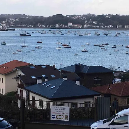 Bateau Au Coeur D'hendaye *
