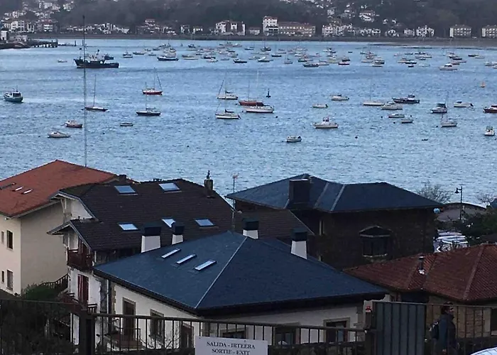Bateau Au Coeur D'hendaye *