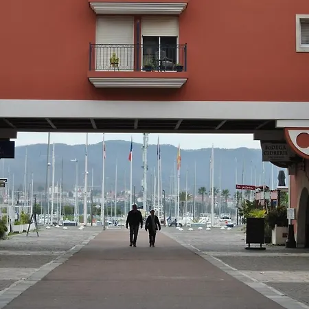 Bateau Au Coeur D'hendaye *