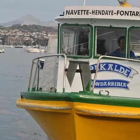 Bateau Au Coeur D'hendaye Botel