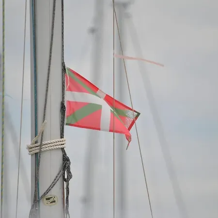 Bateau Au Coeur D'hendaye * Hendaye